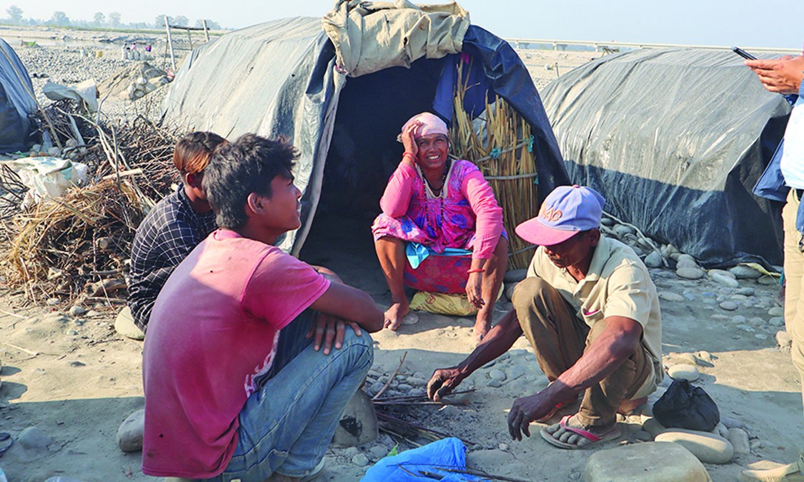 परिवार पाल्न ९ महिना बगरमा बास