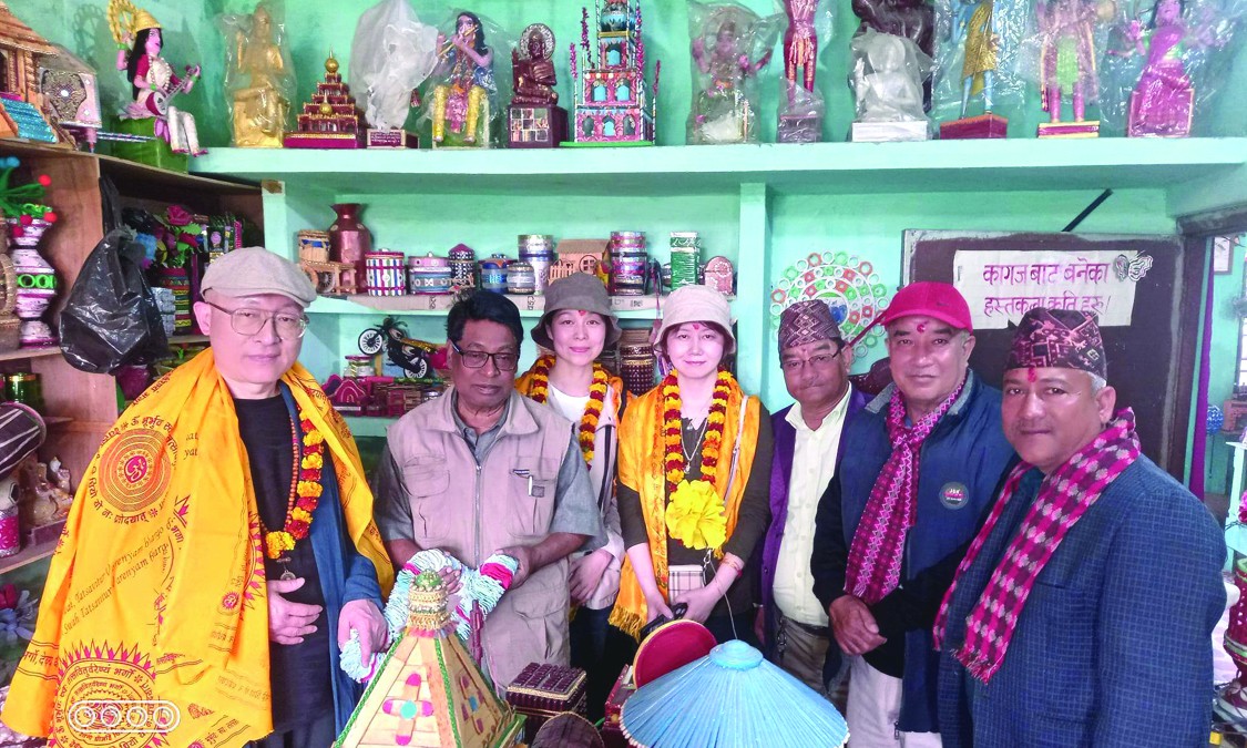 चिनिया टोलीद्वारा कलाकार सिंहको कला संग्राहालयको अवलोकन