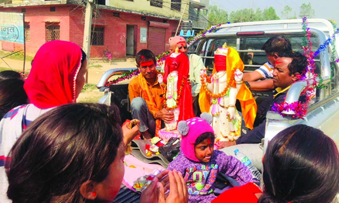 खजुराको महायज्ञस्थलमा लक्ष्मी नारायणको नयाँ मुर्ति भित्राइयो