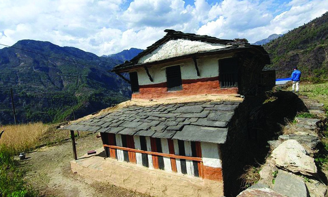 बसाइँसराइले गाउँका आकर्षक घर रित्ता