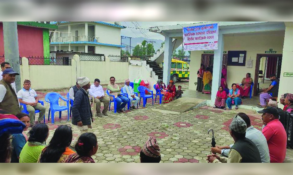 मृगौलाको प्रारम्भिक स्वास्थ्य परीक्षण गर्दै बैजनाथ