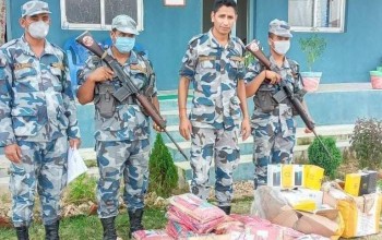 सशस्त्र प्रहरीद्वारा लाखौं मूल्यको अबैध मोबाइल बरामद
