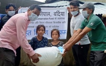 वन्यजन्तु पीडित बालबालिकालाई राहत वितरण