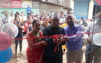 ढाकाको कपडादेखि तानमा बुनेको सारी रारा मंगोलियन बुटिकमा