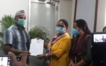 नगर प्रमुखलाई एकल महिलाहरुको ध्यानाकर्षण पत्र