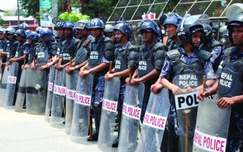 चितवनमा पुरूषको हत्या, आरोपितलाई पक्राउ गर्न जाँदा स्थानीय र प्रहरीबीच झडप