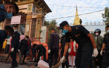 बन्द रहेको बागेश्वरीमा प्रहरीको सरसफाई