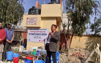 रेडक्रसद्वारा बर्दियाका विद्यालयलाई सहयोग