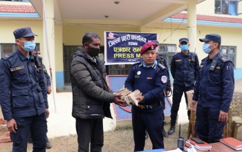 रिक्साबाट हराएको ७ लाख ४० हजार नगद २४ घण्टामा बाँके प्रहरीले फेला पार्यो