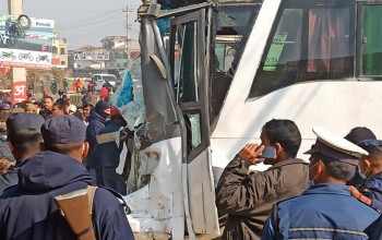 कारकाँदोमा बसले ट्रयाक्टरलाई ठोक्यो एकजनाको मृत्यु, ७ घाईते