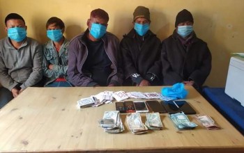 जुवा खेल्दै गरेका जिल्ला समन्वय प्रमुख ओलीसहित पाँच जुवाडे पक्राउ