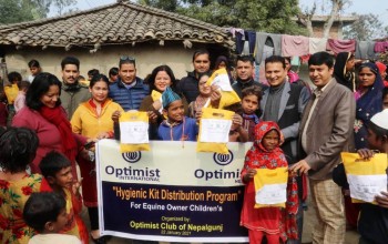 १०१ घोडापालक परिवारका बालबालिकालाई अप्टिमिस्टको सहयोग