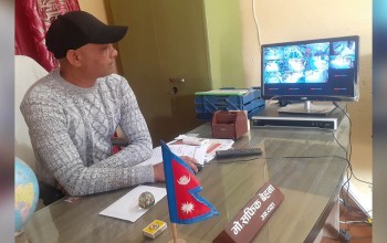 सिसि क्यामेराबाट निगरानी गर्दै वडाअध्यक्ष बेहेना