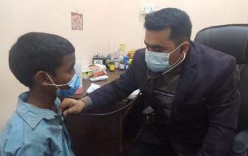 रामारोशन मेडिकलद्वारा २४ जना बालबालिकाको निःशुल्क स्वास्थ्य जाँच