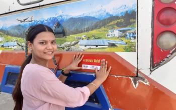 सर्वाजनिक सवारीमा भ्रष्टाचार बिरुद्धको स्टिकर टाँसियो