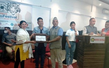 पत्रकार निशुको फोटो सर्वोत्कृष्ट