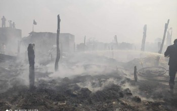 आगो निभाउँदा निभाउदैँ २५ घर जलेर खरानी भए