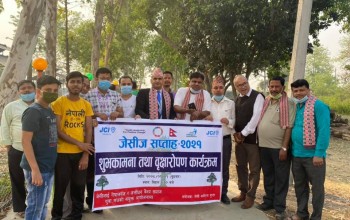 वृक्षारोपण गर्दै नयाँ वर्षको शुभकामना आदनप्रदान