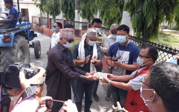 कोरोना संक्रमित उपचारका लागि अक्सिजन खरिद गर्न वडाअध्यक्ष बेहनाले २ लाख दिए