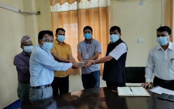 एनआरएनए जापानले पठाएको ५ लाख पत्रकार महासंघ बाँकेले भेरी अस्पताललाई हस्तान्तरण गर्यो