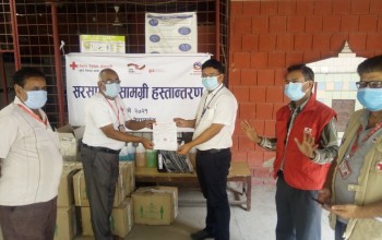 भेरी अस्पताल र विद्यालयलाई सरसफाई सामग्री प्रदान