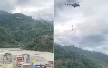 सेनाको हेलिकप्टरबाट बाढीमा फसेकालाई उद्धार गरियो