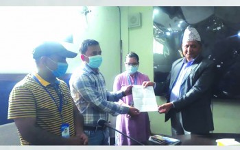 लुम्बिनीको सञ्चार विधेयक पुनर्लेखनको माग गर्दै मन्त्रीलाई ज्ञापन पत्र