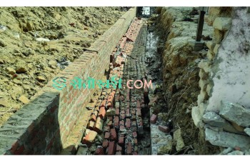 हप्तादिन नपुग्दै पक्कि नाली भत्कियो, कालोपत्रे सडकको पनि अवस्था उस्तै