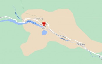मर्स्याङ्दी पुलमा जेसीबी फस्यो