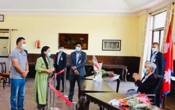 नेपालगन्जको विकासका लागि उपमेयर थापा र प्रधानमन्त्री देउवाबीच छलफल