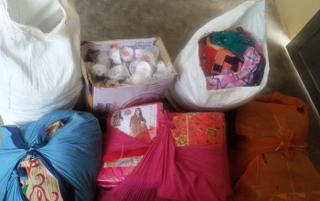बाँके प्रहरीद्वारा बेबारिसे कपडा र विद्युतिय सामान बरामद