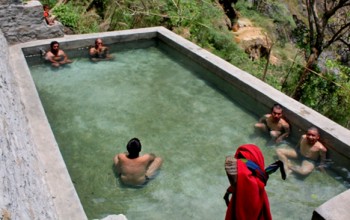 तातोपानी कुण्डमा भीड