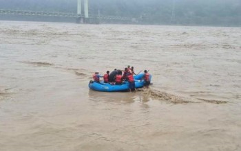 कर्णालीमा डोजर खस्यो : दुई जनाको मृत्यु, दुई बेपत्ता