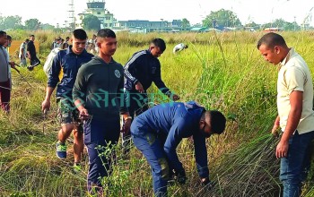 वन्यजन्तुबाट बचाउन विमानस्थलको झाडी सफाइ