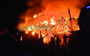 गमगढी आगलागी : आगो निभाउँदा निभाउँदै २१ घर जलेर खरानी भयो