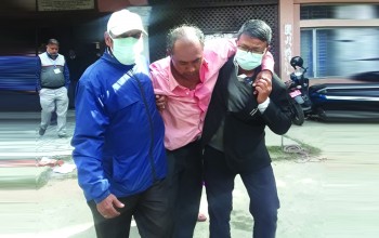 प्रहरीको लाठी खाएका बार सदस्य महर्जन अस्पताल भर्ना
