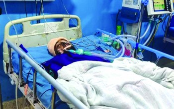 ३२ वर्षिय छोरा प्रकाशलाई बचाउन विधुवा आमाको रोदन, उपचार सहयोगका लागि अपील