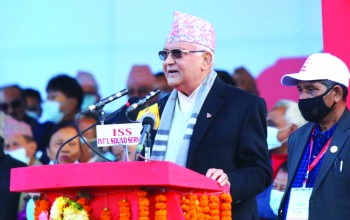 केपी ओलीसहित एमालेका नेताहरुविरुद्ध अख्तियारमा उजुरी