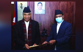महामन्त्रीमा हारेपछि रक्षामन्त्री रिजालले प्रधानमन्त्रीलाई बुझाए राजीनामा