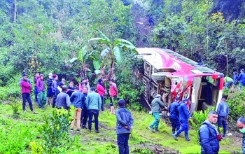 नेपालगन्ज आउँदै गरेको यात्रुबहाक बस कर्णालीमा खस्यो : ४ जनाको मृत्यु, दर्जनबढि घाइते