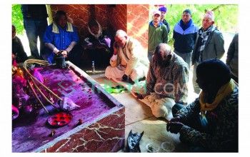 मान्छे खाने बाघ नियन्त्रणका लागि राप्तीपारी भुवरभवानीमा विशेष पूजा