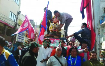 नेपालगन्जको त्रिभुवन चोकमा राजा त्रिभुवनको शालिक राखियो, हटाए कडा प्रतिकार गर्ने चेतावनी