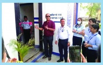 ब्यापारी तथा नेकपा एसका केन्द्रिय सदस्य गिरीद्वारा नेपाल बैंक लिमिटेडको कारोबार उद्घाटन
