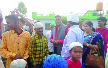 कोहलपुरमा मुस्लिम अगुवासँग गठबन्धनका उम्मेदवारको भेटघाट