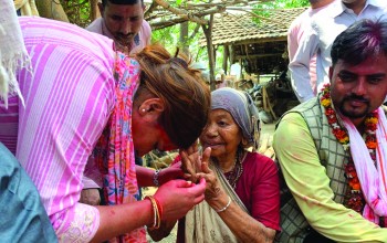 काँग्रेसको घरदैलो : कतै मतदाता भावुक, कतै उम्मेदवार भावुक