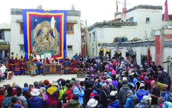 लोमान्थाङमा ‘तिजी’को रौनक