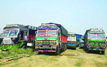 भारतीय ट्रकले समस्या पारेको भन्दै लुम्बिनीका ट्रक व्यवसायीहरू आन्दोलित