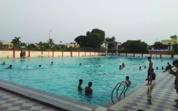 गर्मी छल्न रंगशालाको पौडी पोखरीमा डुबल्की