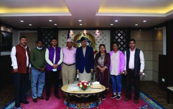 बाँकेका काँग्रेस नेताले प्रधानमन्त्री देउवालाई भेटे