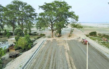 सिमलको रुखका कारण रोकियो सडक निर्माण